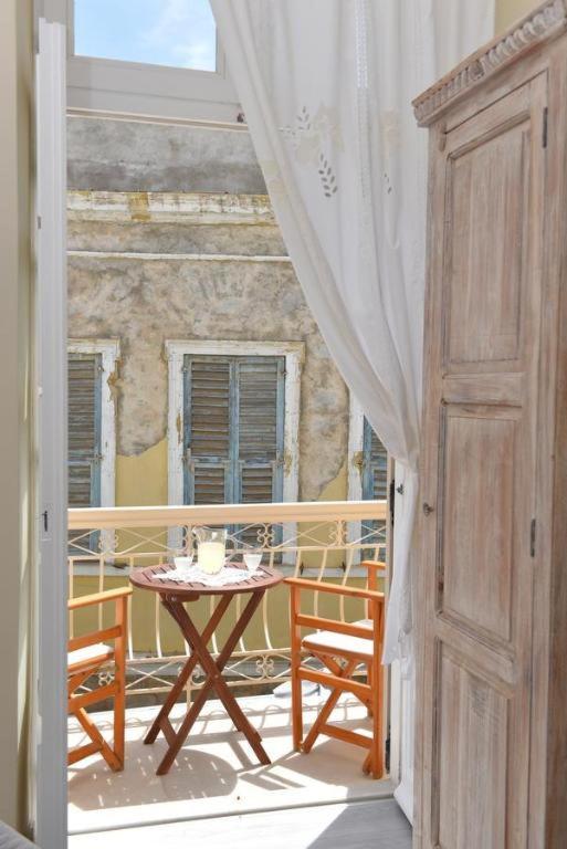 Oisyra Boutique Suites Ermoupoli Exteriör bild