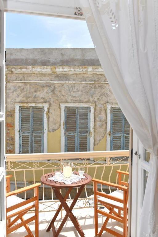 Oisyra Boutique Suites Ermoupoli Exteriör bild